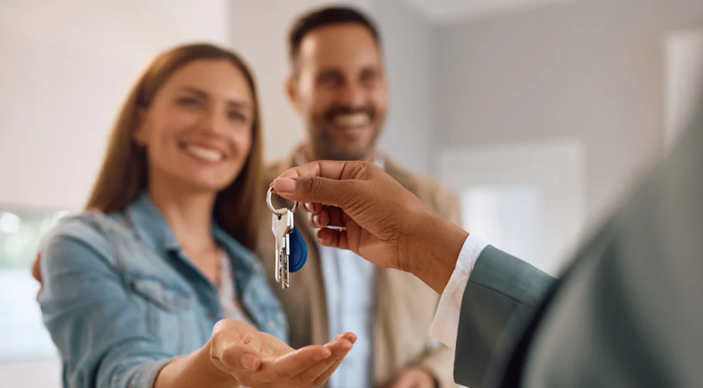  A couple receiving the keys to their new apartment. 